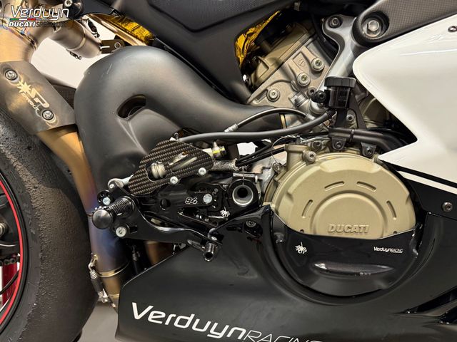 ducati - panigale-v4-s