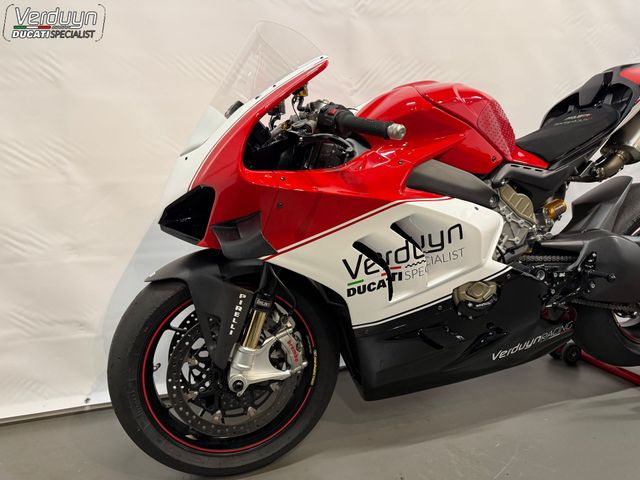 ducati - panigale-v4-s