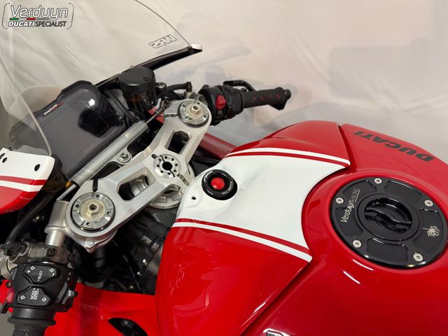 ducati - panigale-v4-s