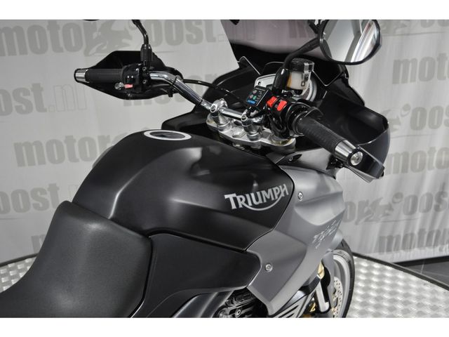 triumph - tiger-1050