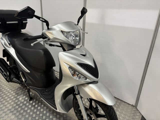 suzuki - sixteen-150