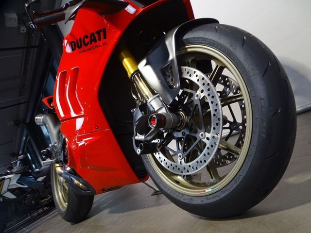 ducati - panigale-v4-s