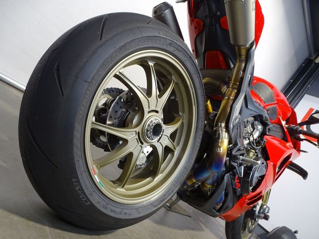 ducati - panigale-v4-s
