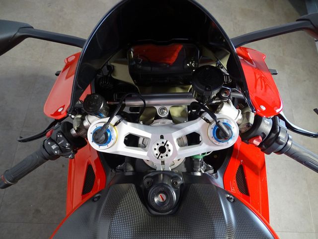 ducati - panigale-v4-s