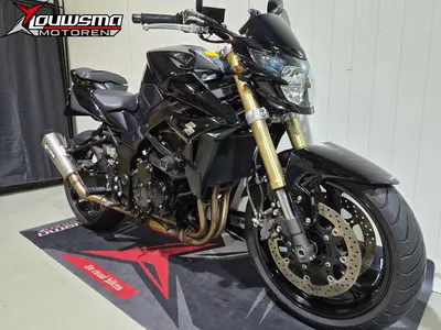 SUZUKI GSR 750 – foto 2