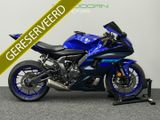 YAMAHA R7