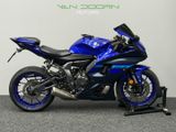 YAMAHA R7
