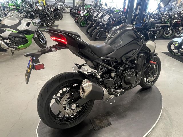 kawasaki - z900