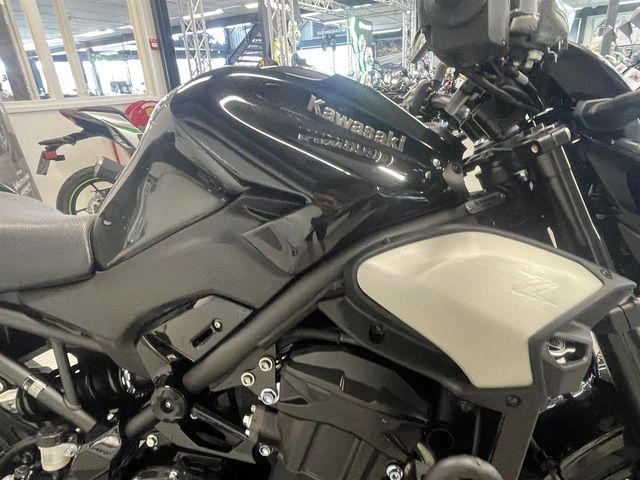 kawasaki - z900
