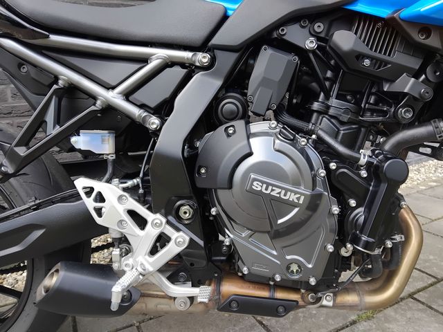 suzuki - gsx-8s