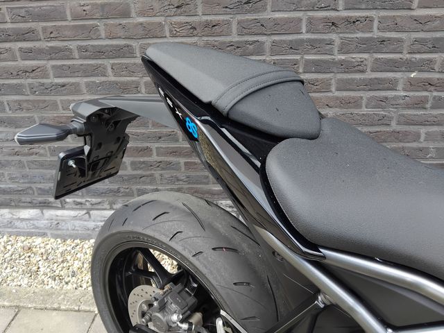 suzuki - gsx-8s