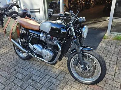 TRIUMPH THRUXTON 1200 – foto 2