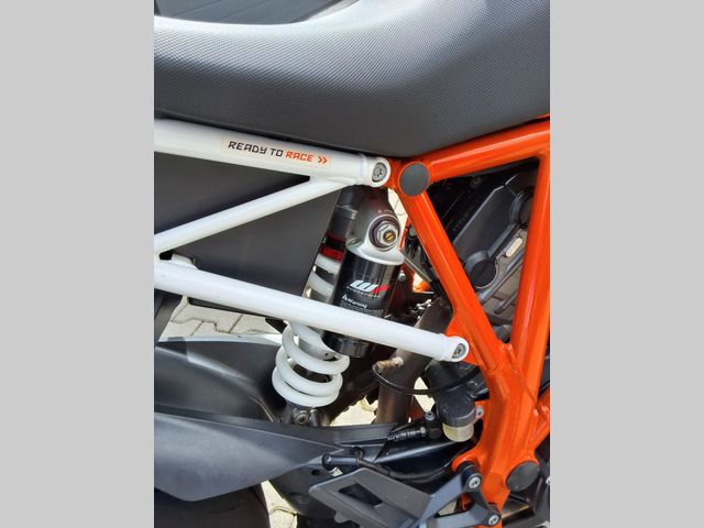 ktm - 1290-super-duke-r