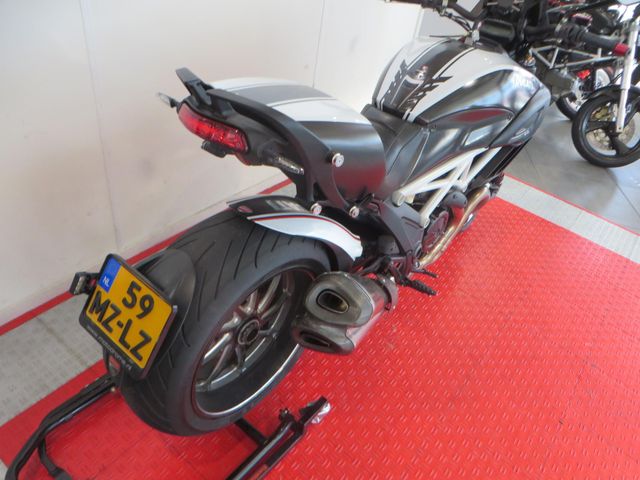 ducati - diavel-carbon