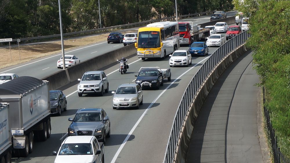 Het verschil tussen het rijden van een motor en het rijden in een auto
