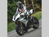 4 dingen die dames dragen onder een leren motorpak&nbsp;